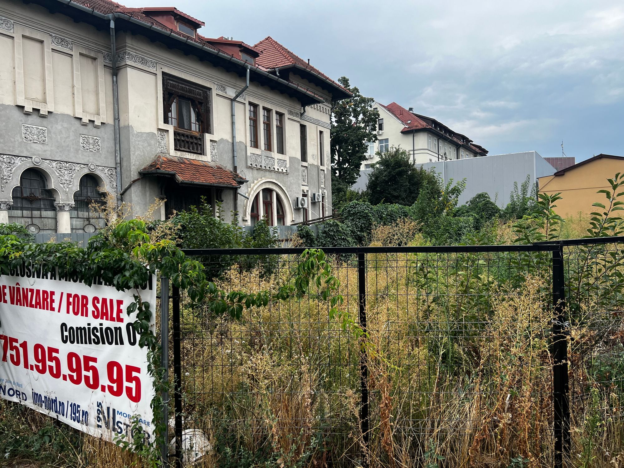 Ambrozie in Strada Agricultori 30, București, Municipiul București